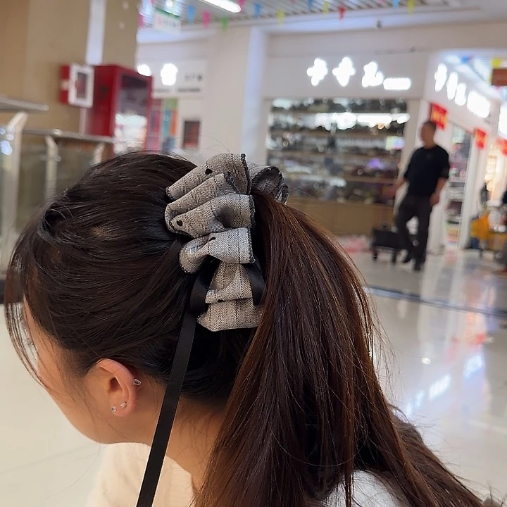 布艺合金灰色爱心香蕉夹-73