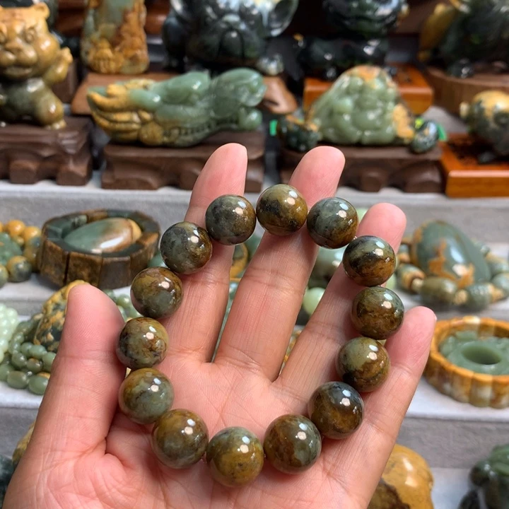 小***姓岫岩河磨玉（透闪石质玉）未镶嵌把件