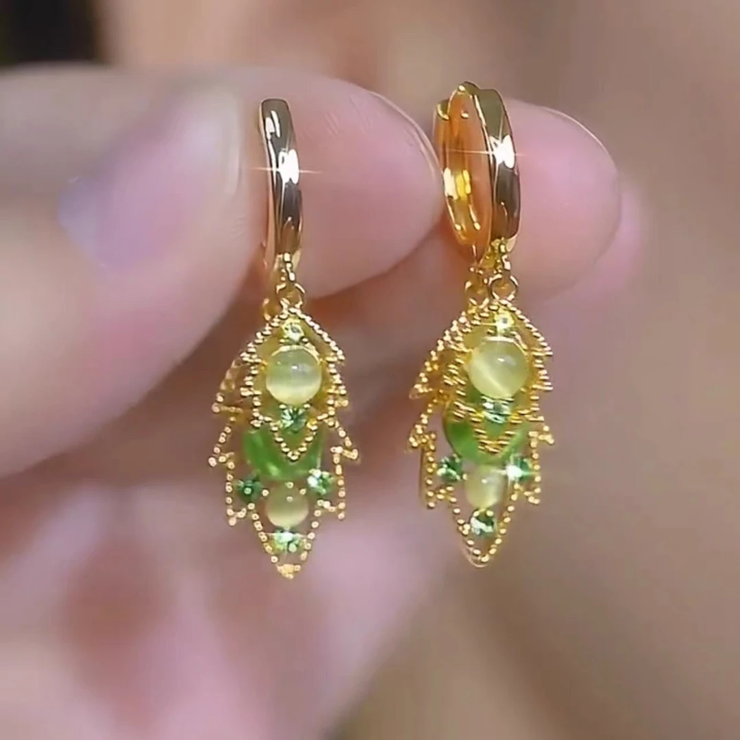 铜合金锆石耳饰 新款时尚百搭猫眼石叶子耳扣简约小众设计感耳饰