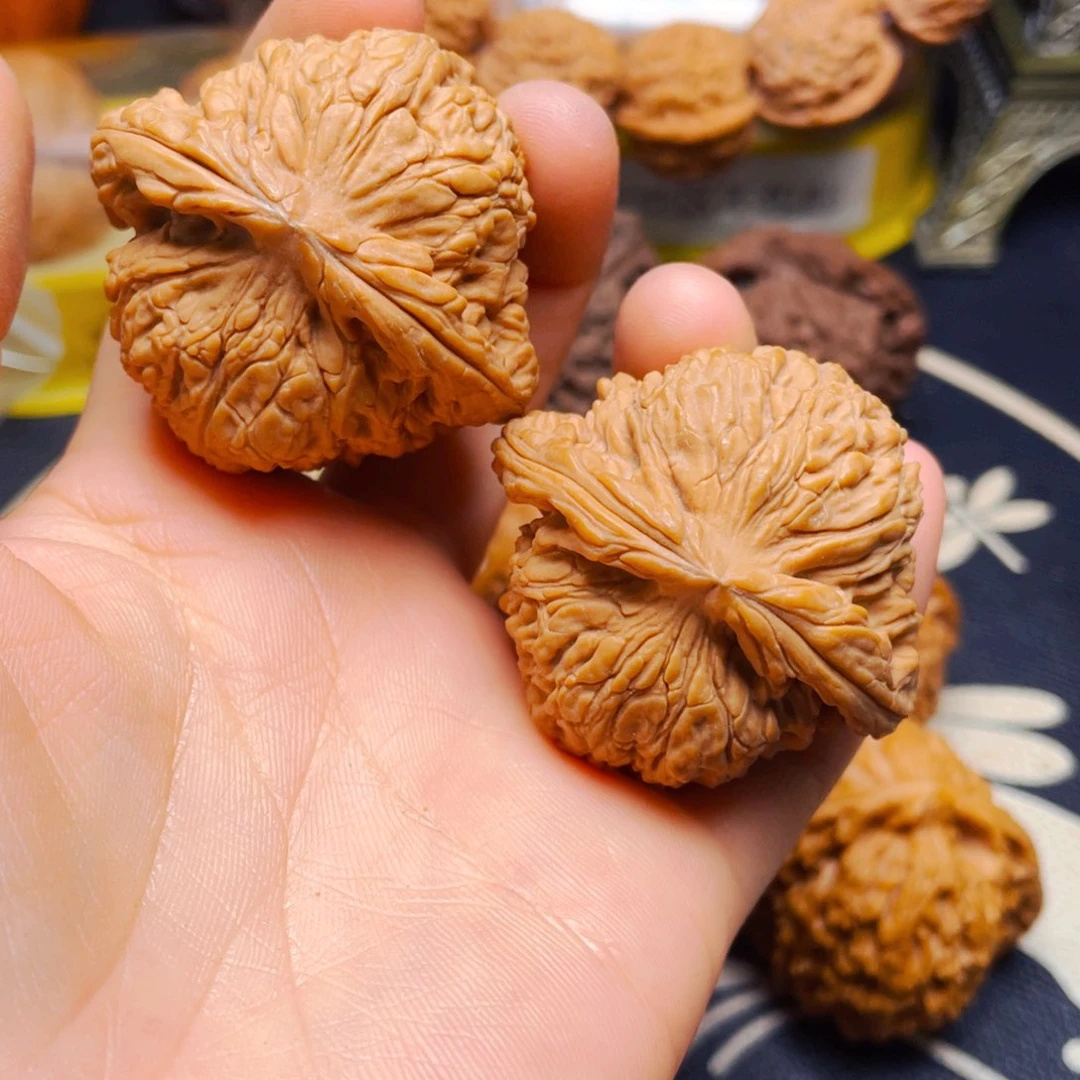 文玩核桃把件心**成南疆石