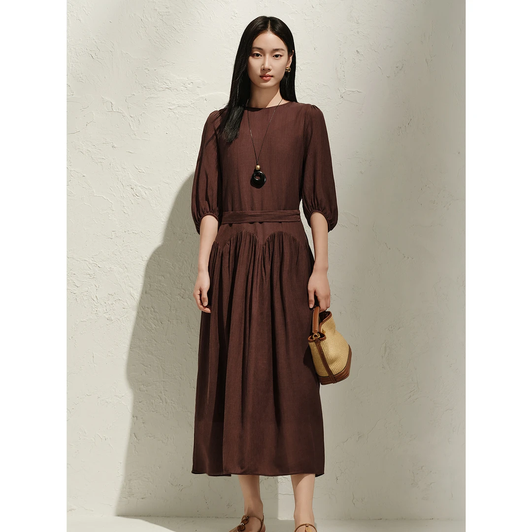 玖姿安娜蔻KWFC50044假日花苞裙不规则拼接收腰连衣裙女2025春