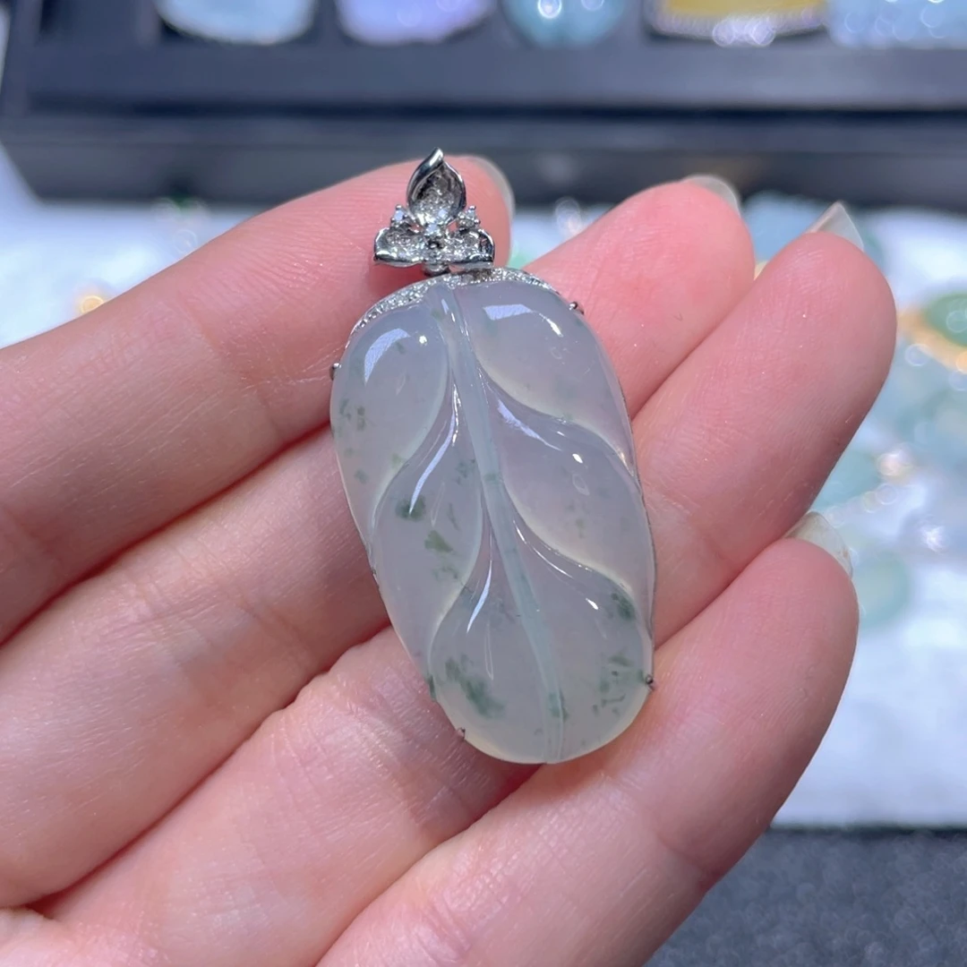 翡翠18K金镶嵌颈饰翡翠