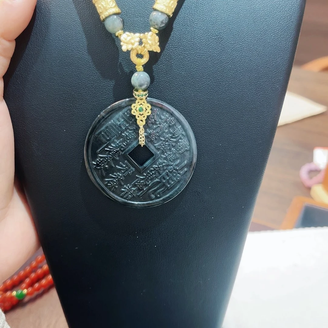 翡翠颈饰未镶嵌吊坠