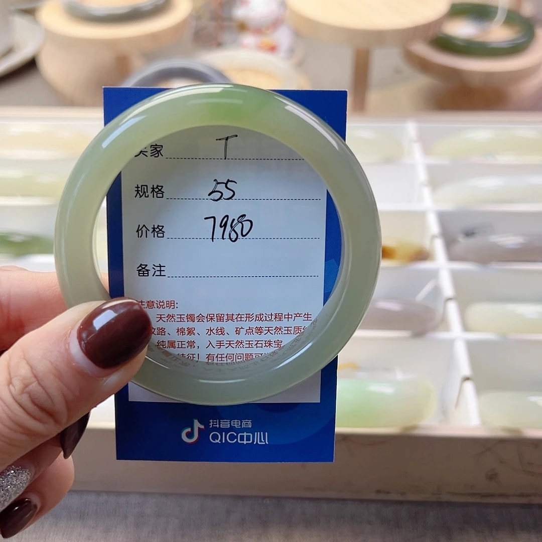 悦***人和田玉未镶嵌手镯