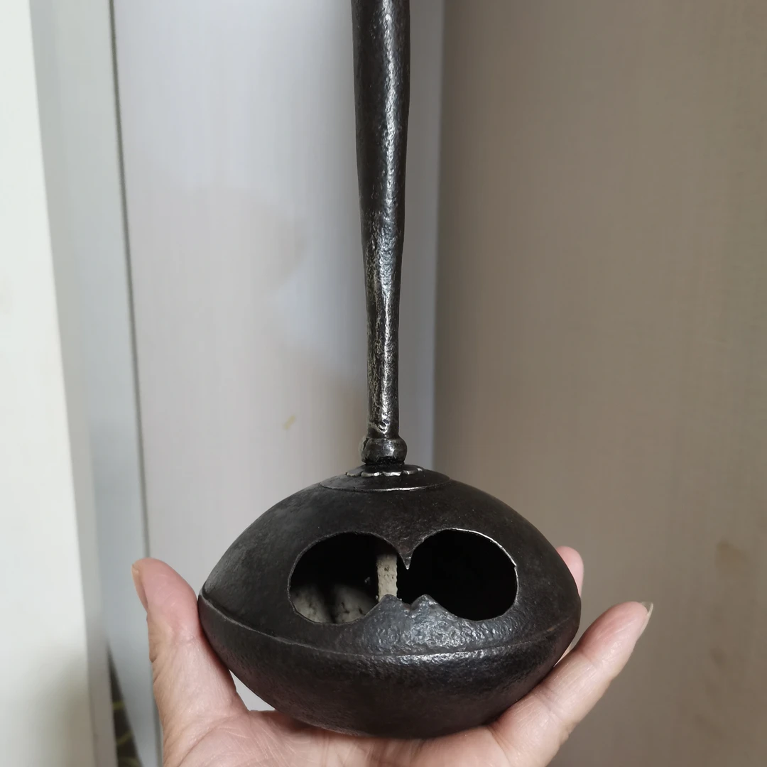 一件铁油壶，商品如图