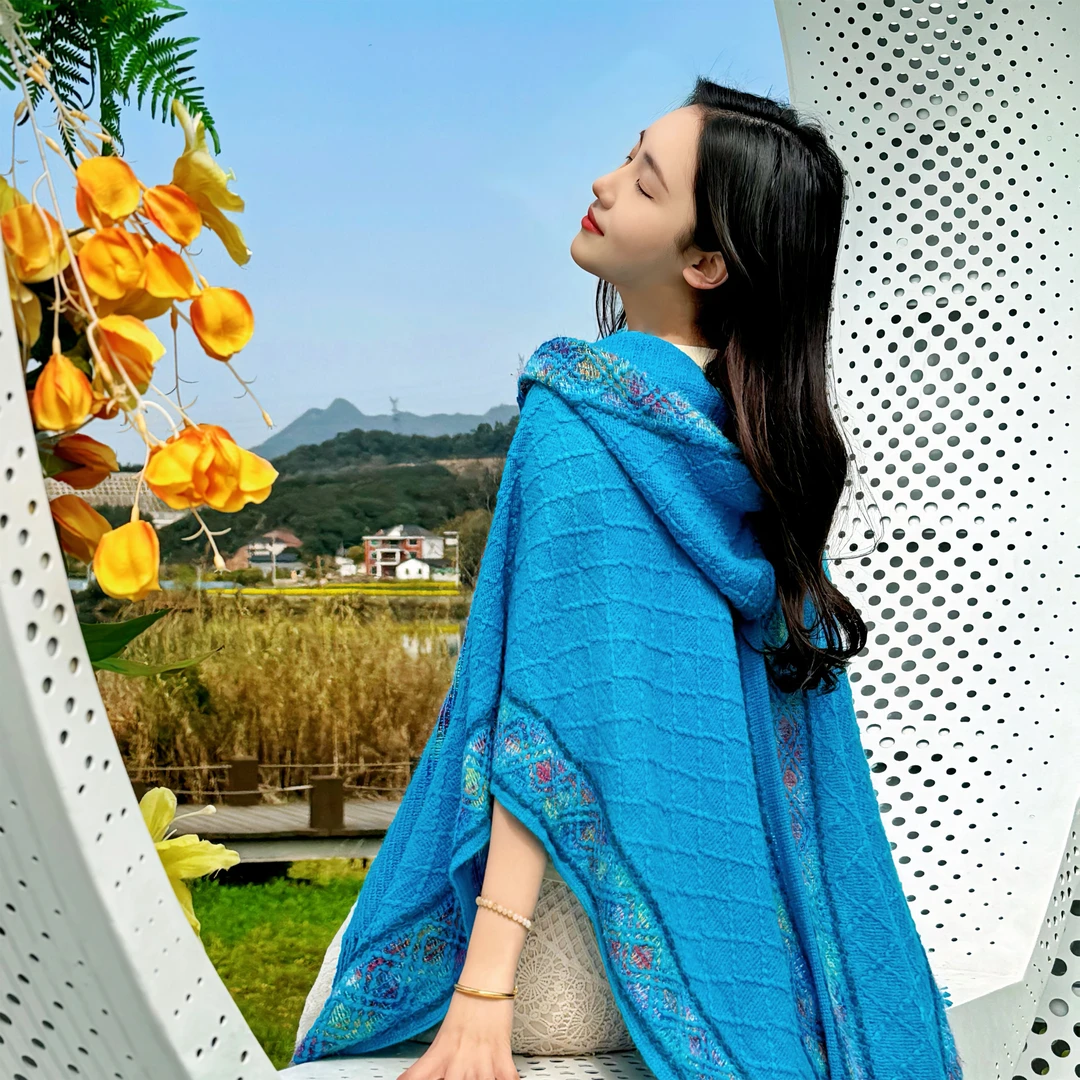 民族风连帽大披肩女彩色外搭针织云南新疆旅游拍照斗篷保暖百搭