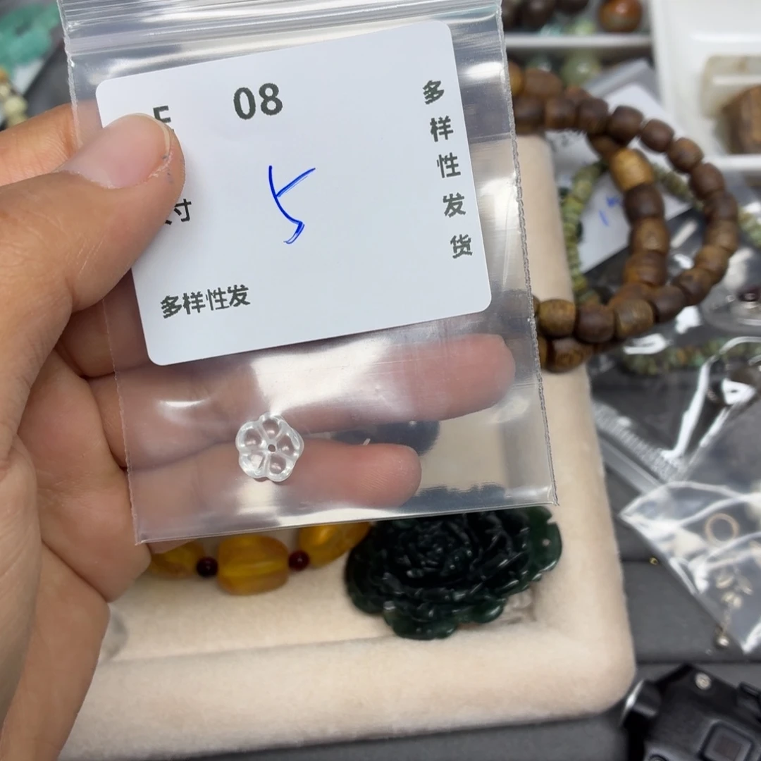 咖***豽和田玉（糖玉）未镶嵌颈饰E08