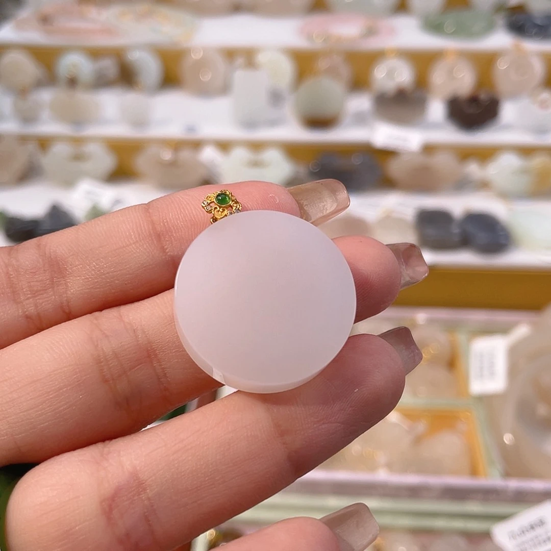 和田玉颈饰足银镶嵌执**手