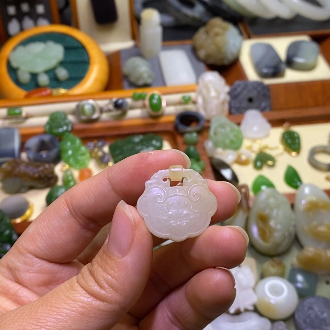 和田玉颈饰未镶嵌