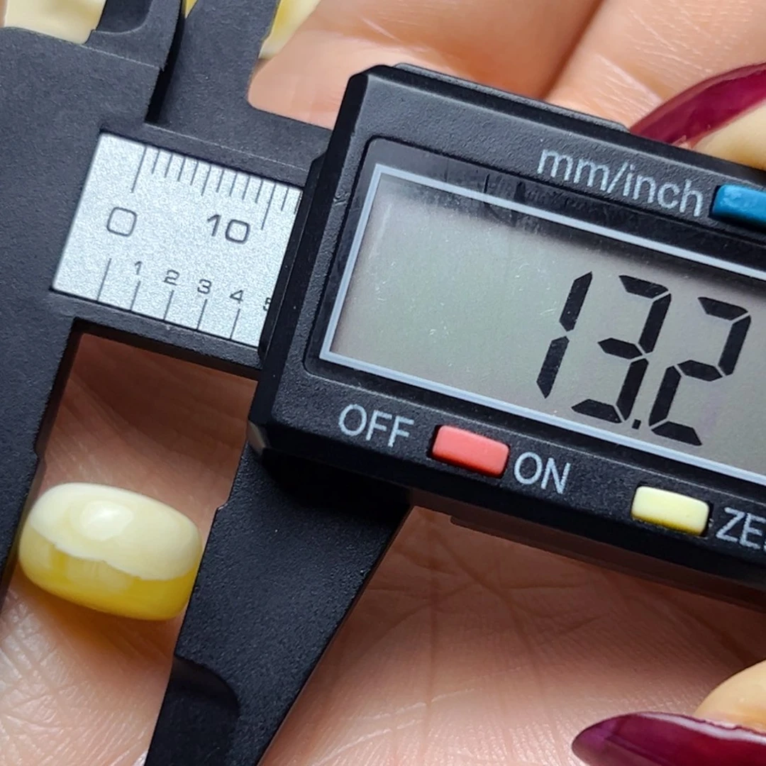 未镶嵌蜜蜡裸石13mm微瑕扣子