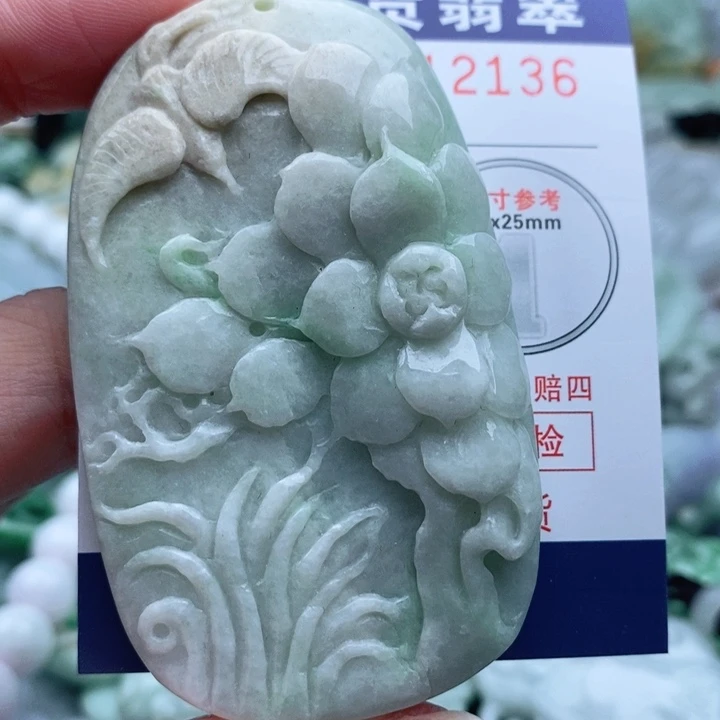 翡翠未镶嵌颈饰一