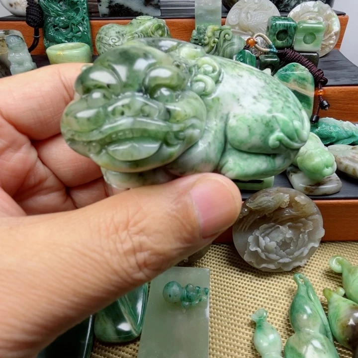 独山玉未镶嵌珠宝半成品