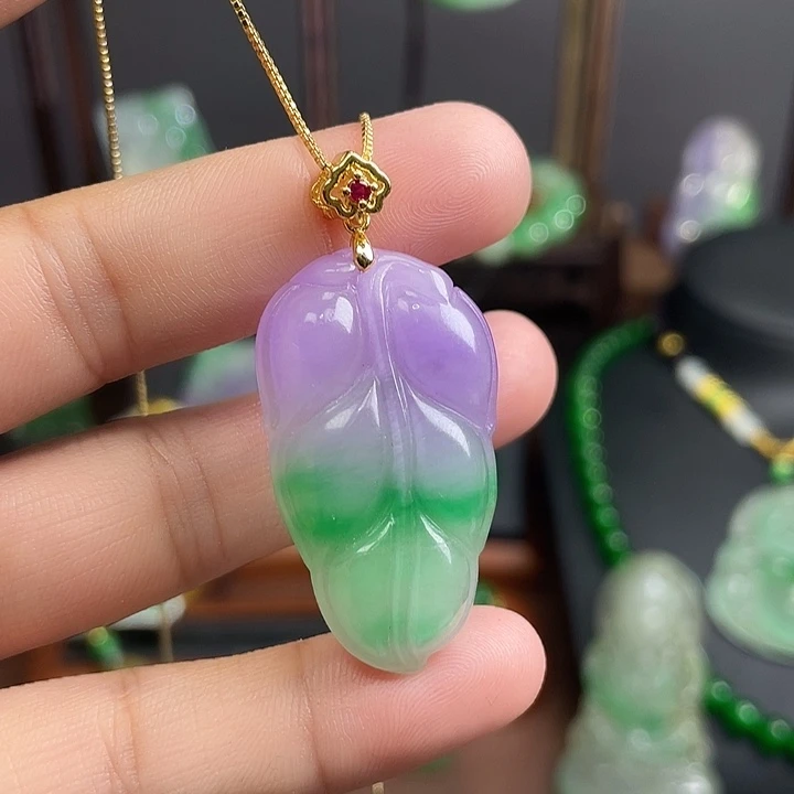 翡翠未镶嵌吊坠(赠链)