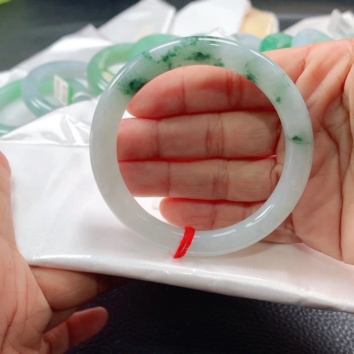 翡翠手镯未镶嵌54545555