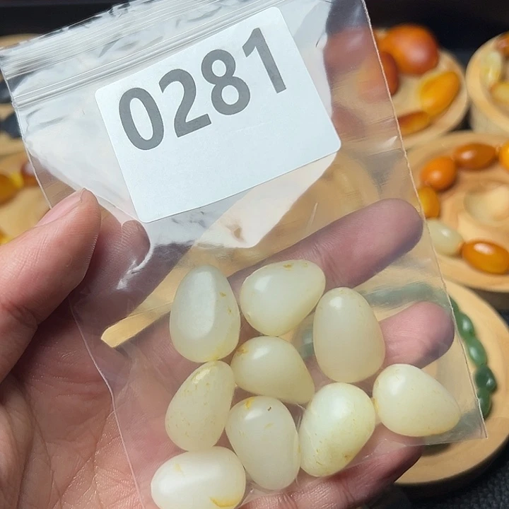 老***罗和田玉未镶嵌手串