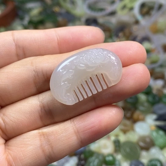 和田玉未镶嵌挂件雾**花