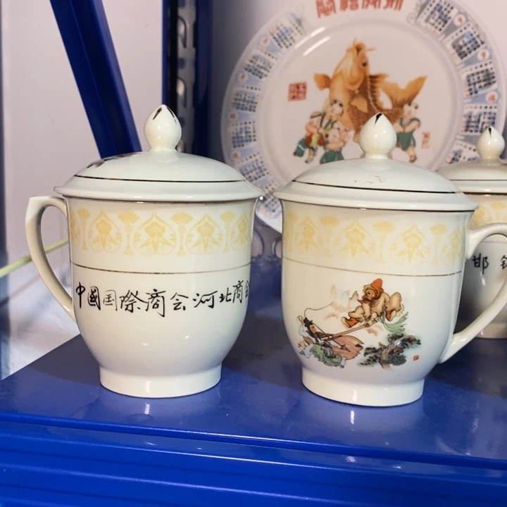 瓷片春蕾象牙瓷三打盖杯一对