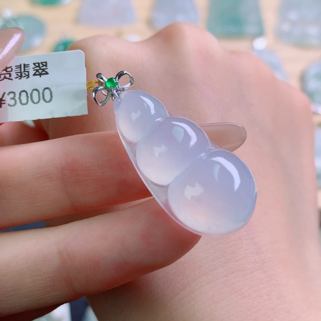 翡翠18K金镶嵌颈饰吊坠