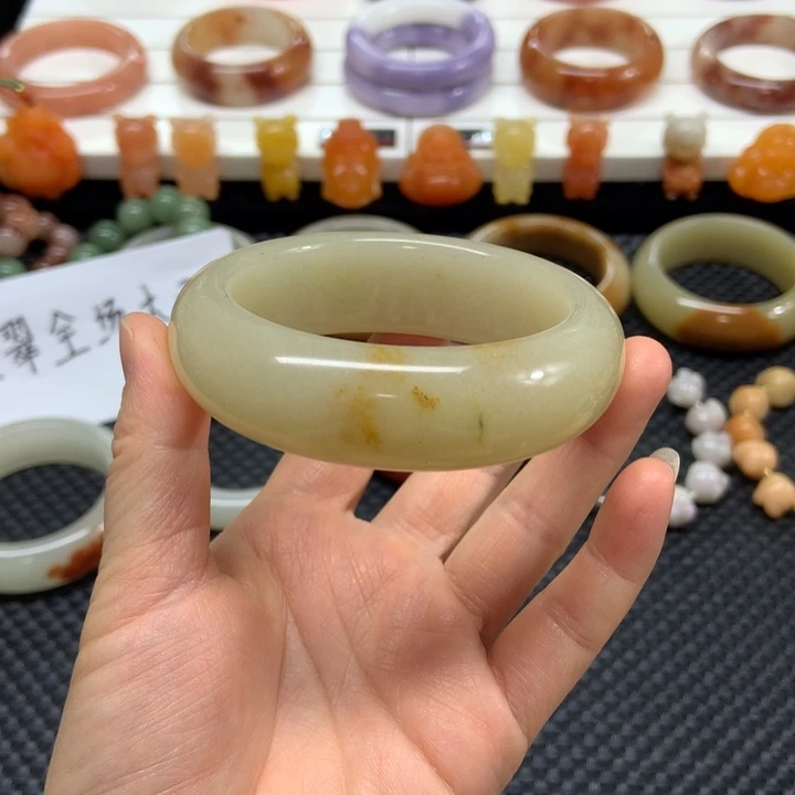 石英质玉未镶嵌手镯