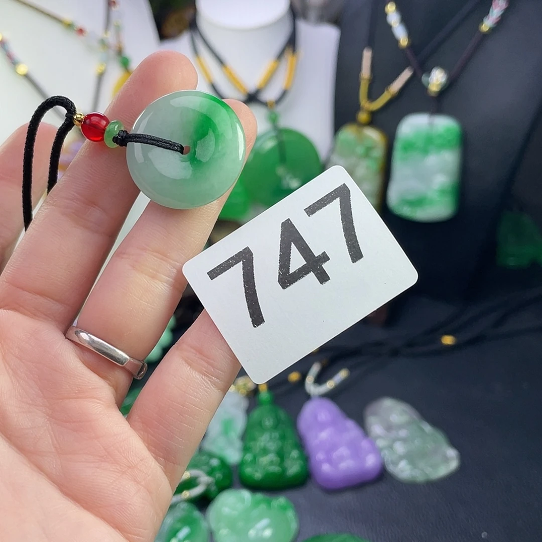 翡翠未镶嵌吊坠(赠链)