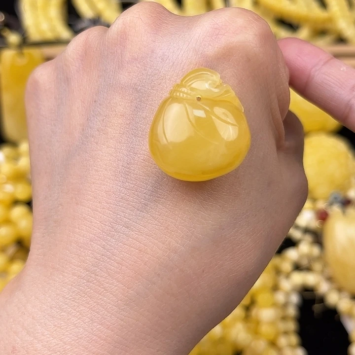 琥珀未镶嵌颈饰琥珀