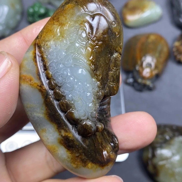 和田玉未镶嵌把件