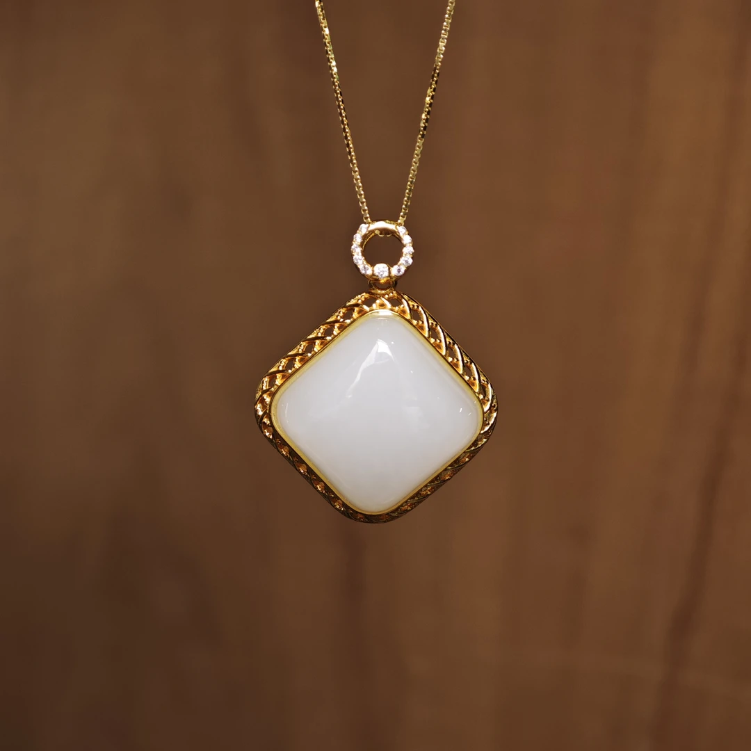 爱思尔新疆和田玉吊坠S925银白玉方形吊坠JY0424-02(多样性发货）