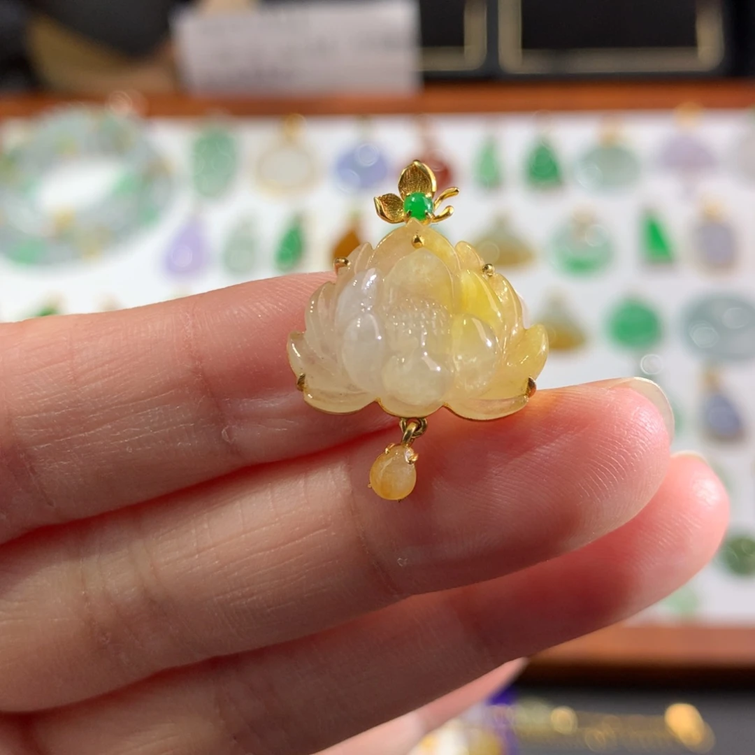 翡翠18K金镶嵌颈饰