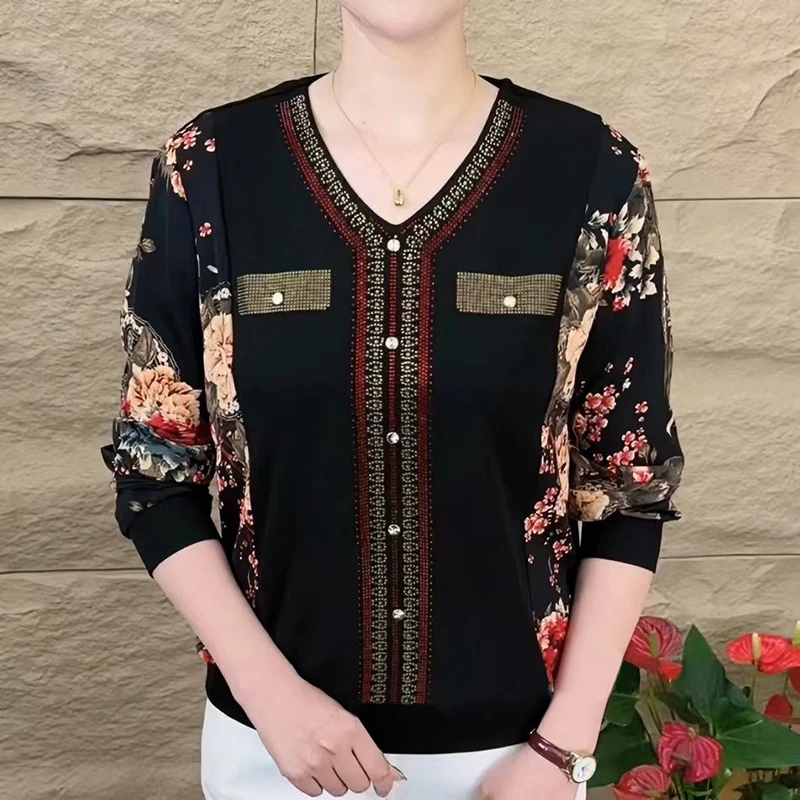 春季新款洋气V领烫钻时尚百搭妈妈装气质显瘦长袖大码T恤遮肚上衣