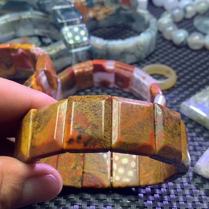 玛瑙/玉髓吊坠(赠链)未镶嵌見**山