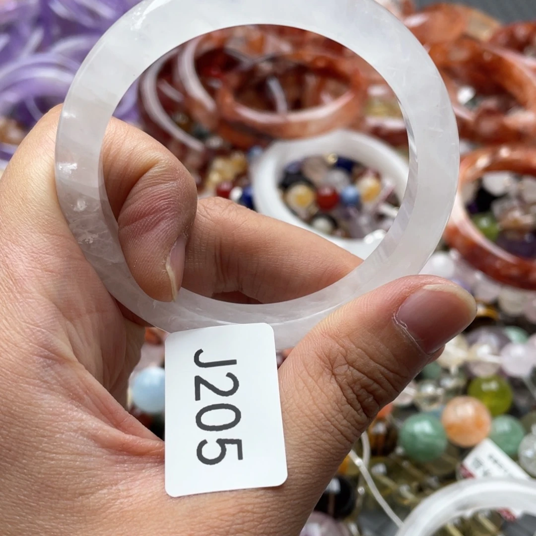 未镶嵌手镯水晶多样性