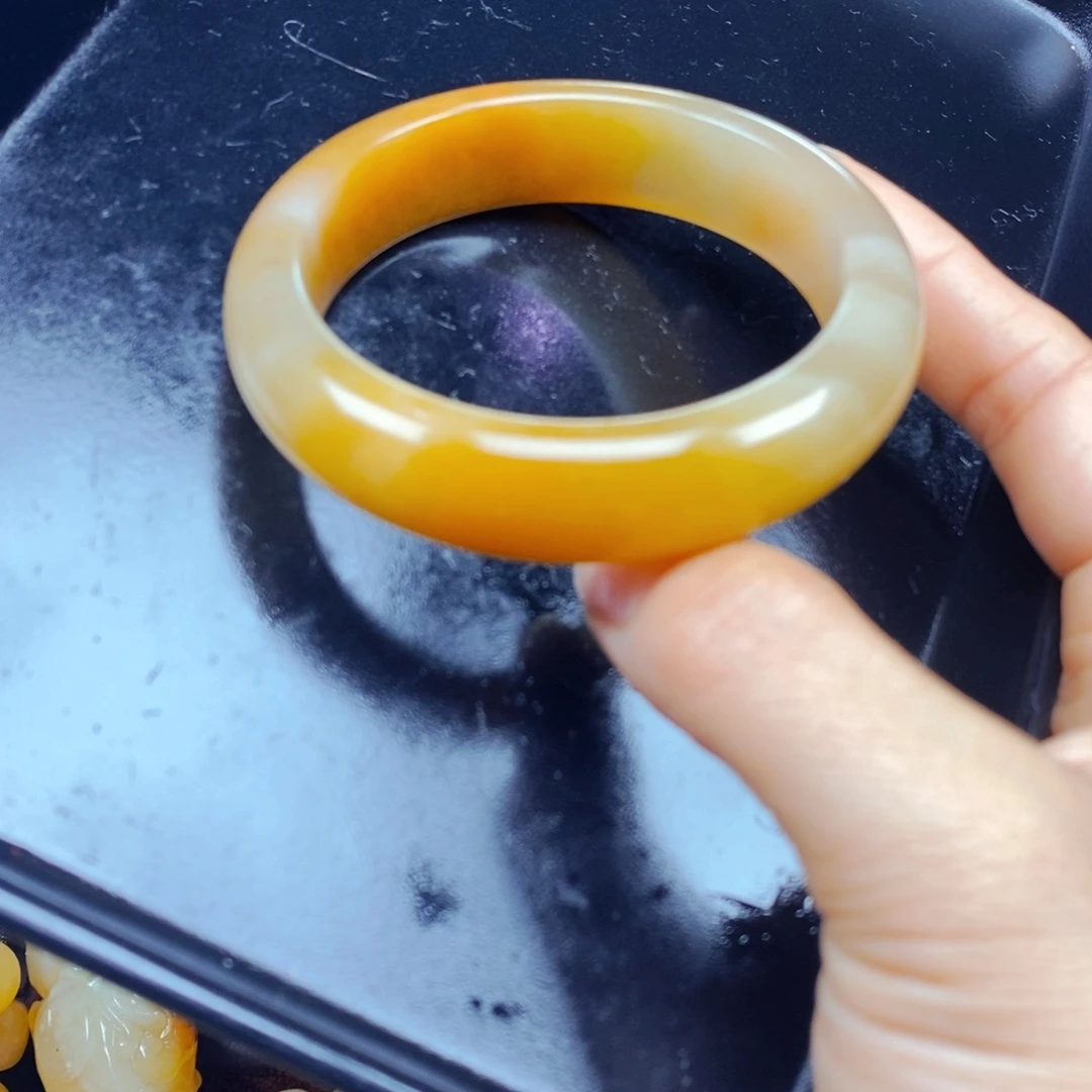 石英质玉（黄龙玉）未镶嵌颈饰