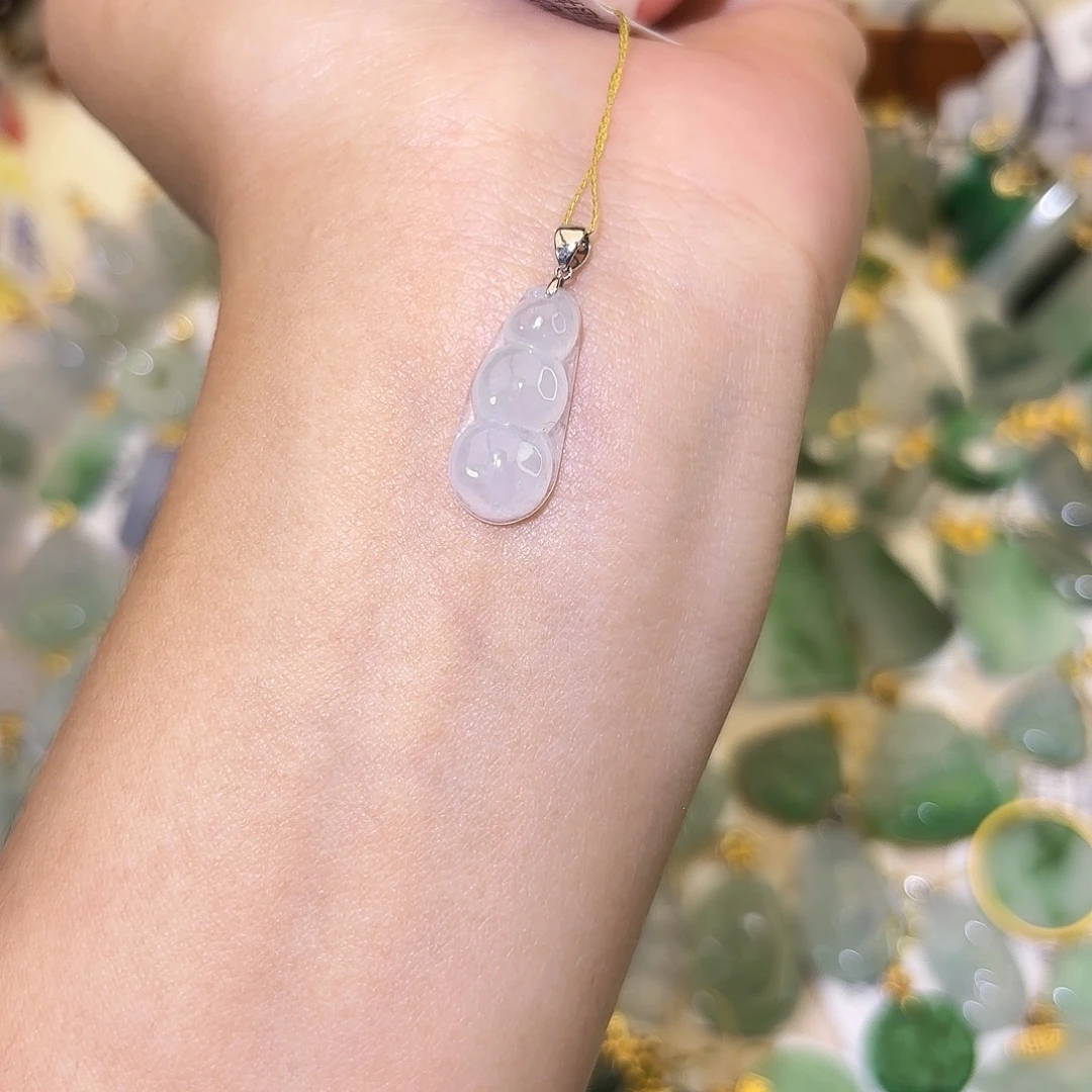 翡翠18K金镶嵌颈饰豆子