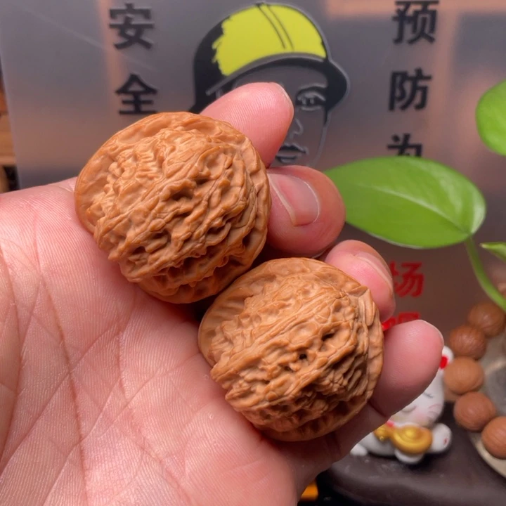 文玩核桃吊坠白狮子34全品