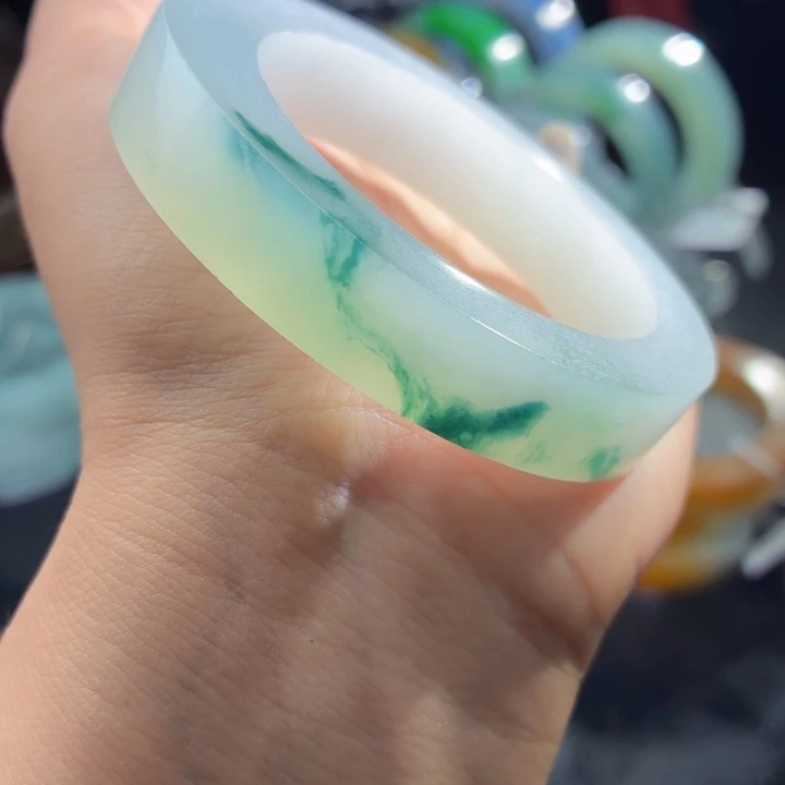 未镶嵌翡翠手镯定制翡翠