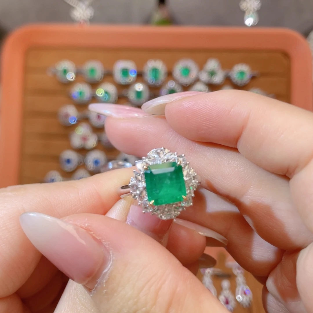 18K金镶嵌戒指祖母绿哥伦比亚沃顿1.98