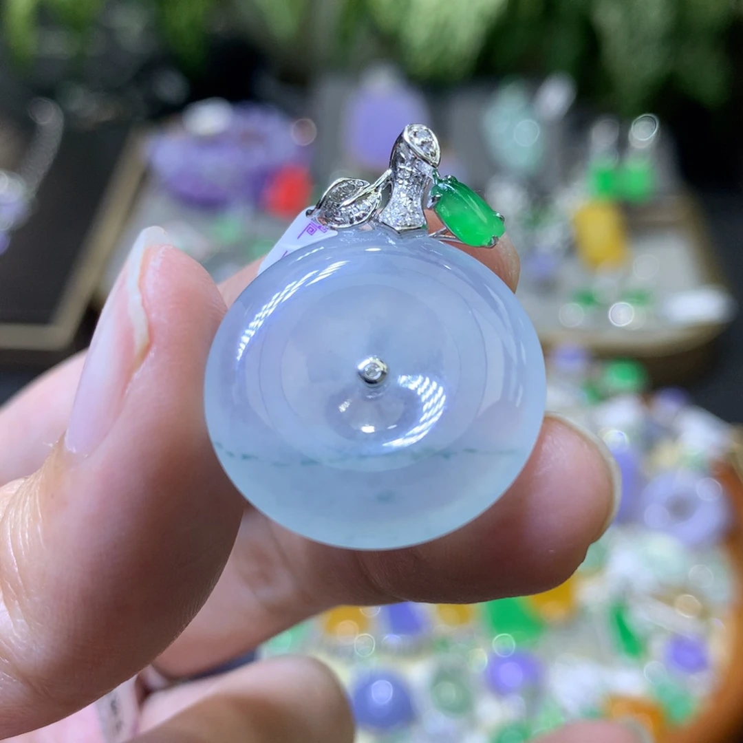 颈饰18K金镶嵌翡翠