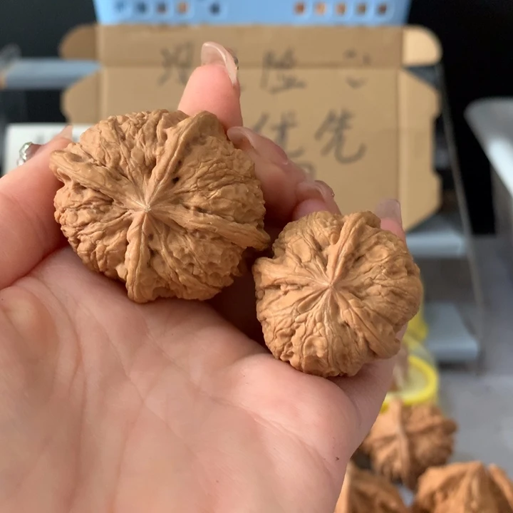无***…吊坠文玩核桃异形单只，有瑕疵