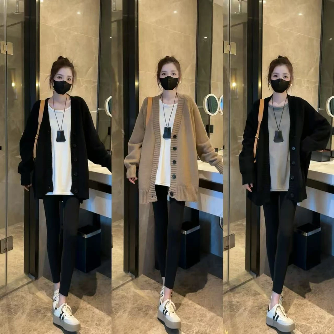 纯色针织中长款纽扣毛衣外套＋宽松领口长袖打底T恤＋打底裤三件