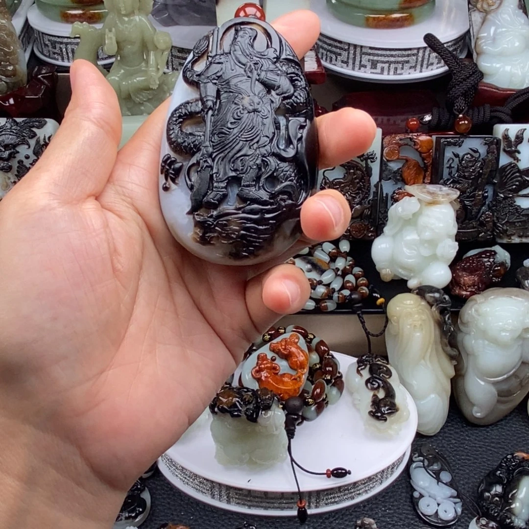 万***安和田玉未镶嵌颈饰