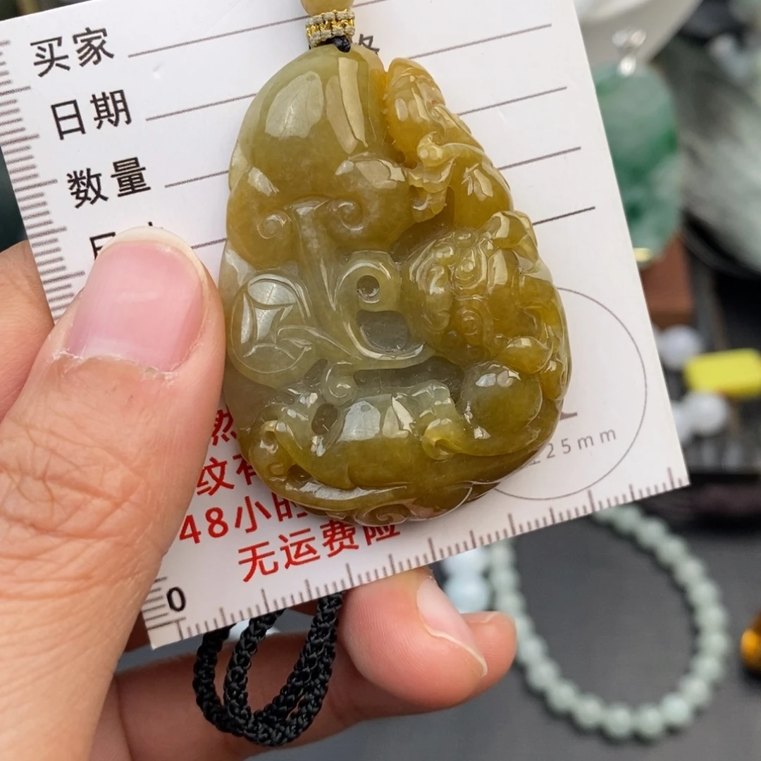 翡翠未镶嵌颈饰貔貅