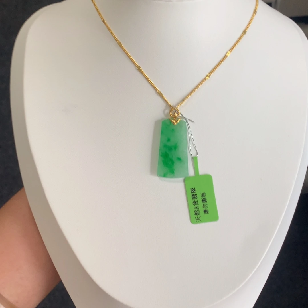 颈饰18K金镶嵌翡翠