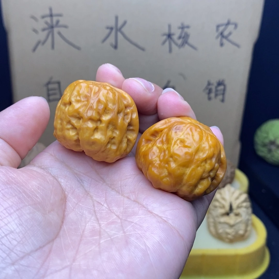 文玩核桃吊坠黄金甲