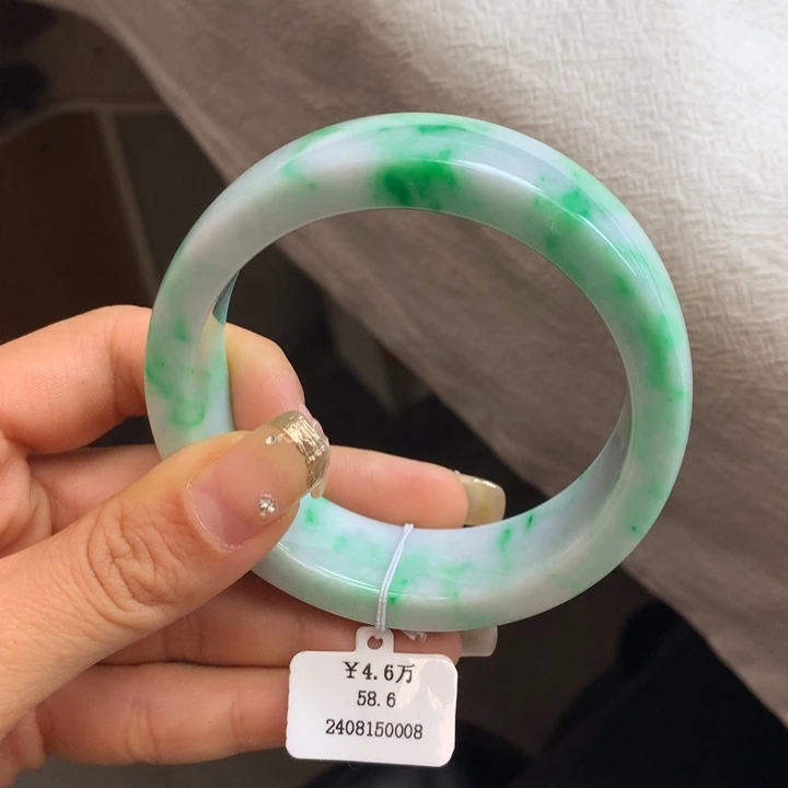 翡翠手镯未镶嵌正圈