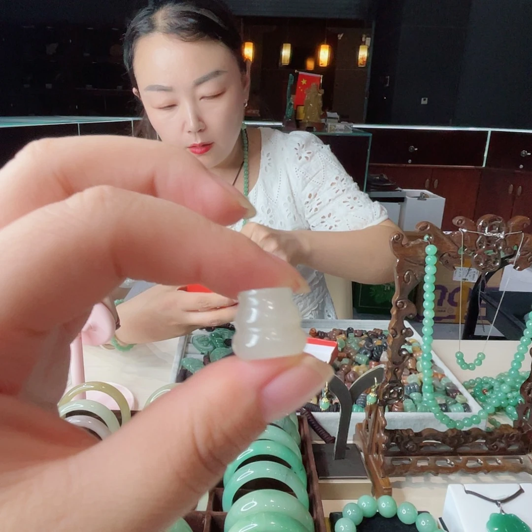 密玉（石英质玉）未镶嵌颈饰