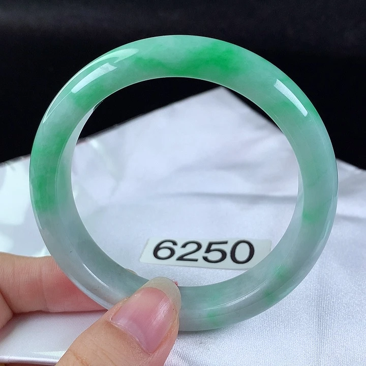翡翠未镶嵌手镯56圈