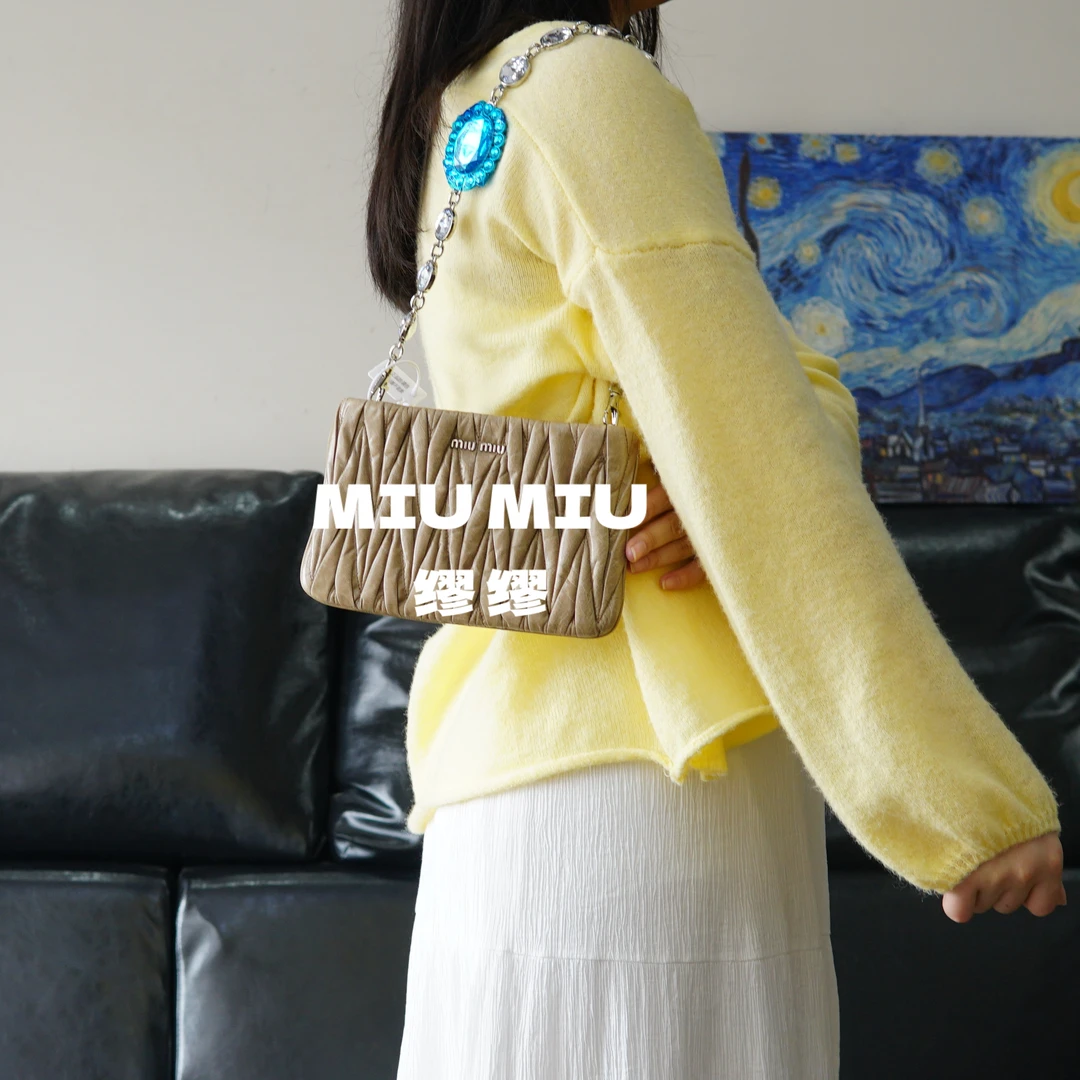 95新 MIU MIU/缪缪 miumiu/奶茶色褶皱单肩包/ZH05616072/6072