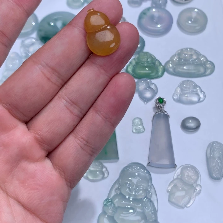 翡翠未镶嵌颈饰黄葫芦
