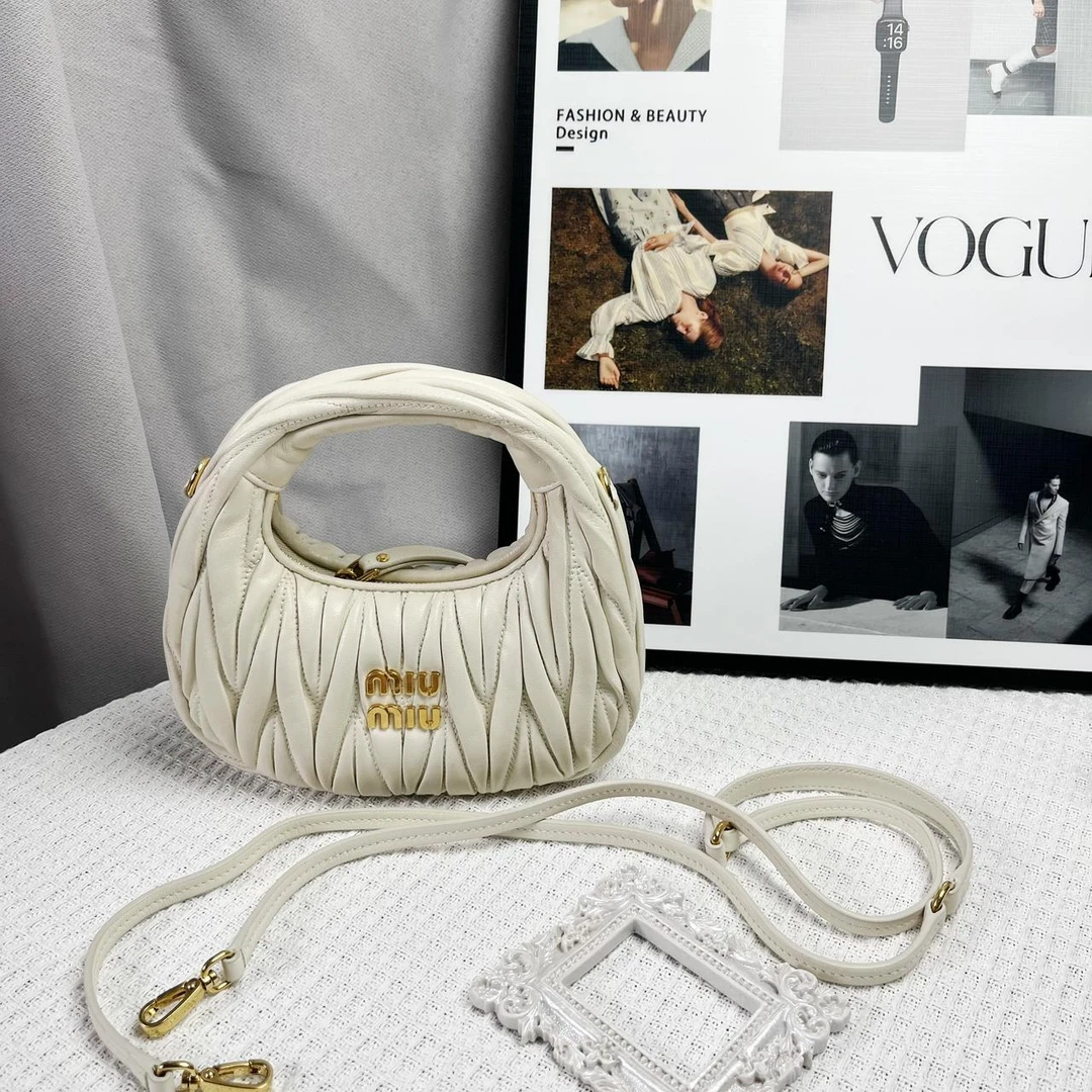 99新 MIU MIU/缪缪 miumiu 白色hobo 单肩包48233999