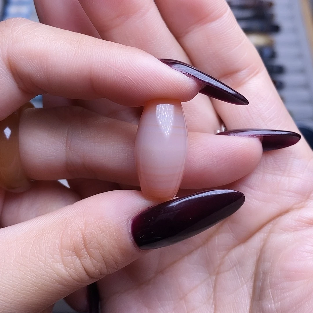 未镶嵌颈饰玛瑙/玉髓三**环